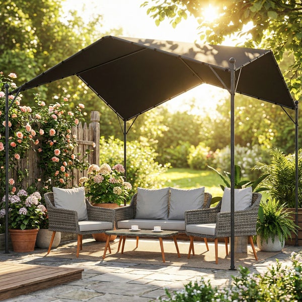 Modernes Garten-Lounge-Set aus Polyrattan mit Pavillon, Sofa, Sesseln und Tisch auf einer hellen Steinterrasse im Garten.