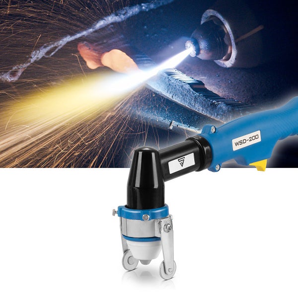 Plasmaschneider mit Pilotlichtbogen in Aktion und Nahaufnahme des Brenners