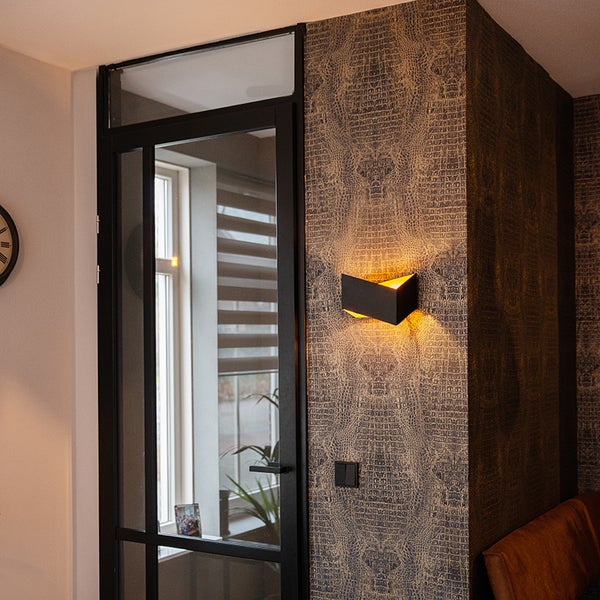 Design Wandleuchte Schwarz mit Goldener Innenseite - Fold