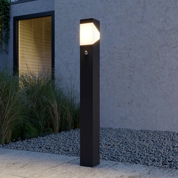 Lucande Außenleuchte Kiran mit Bewegungsmelder (spritzwassergeschützt (Modern) in Schwarz aus Aluminium (1 flammig, E27) - Wegeleuchte Pollerleuchte Wegelampe Sockelleuchte