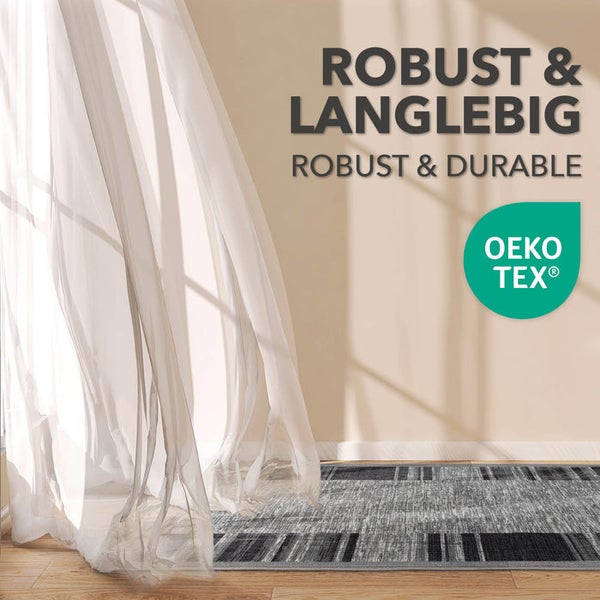 Teppich mit geometrischem Muster und Öko-Tex Siegel im Raum