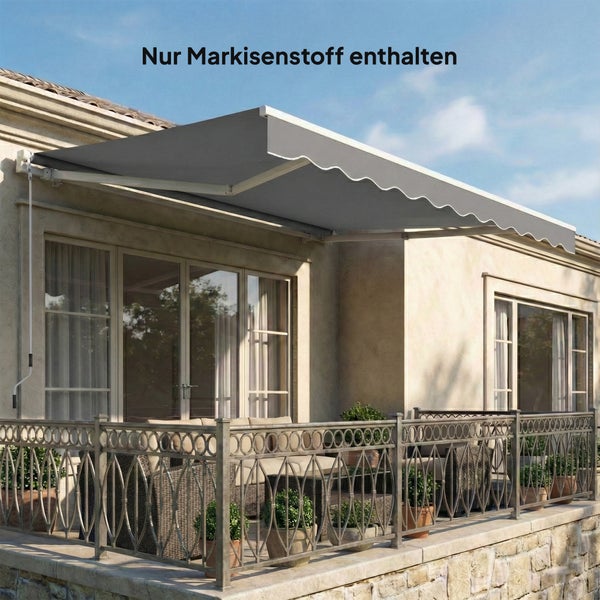 Grauer Markisenstoff an einer ausgefahrenen Markise über einem Balkon mit Sitzmöbeln und Geländer. Nur Markisenstoff enthalten.