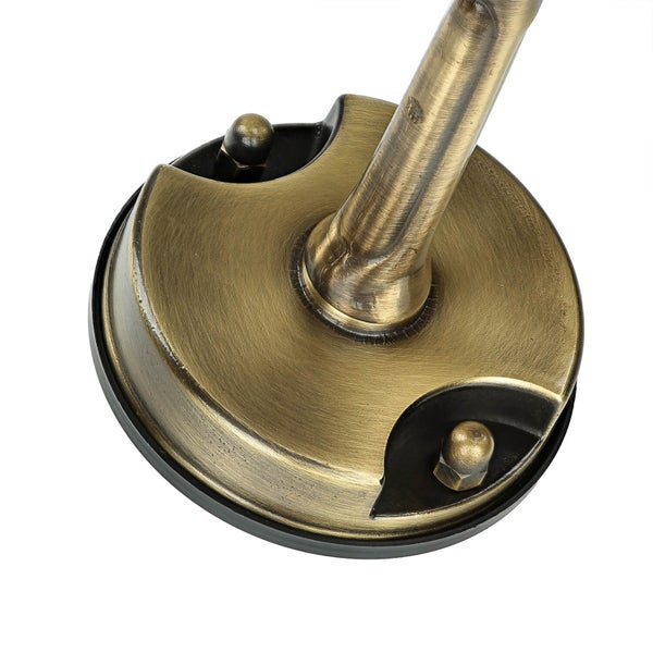 Detailaufnahme einer bronzefarbenen Wandleuchte