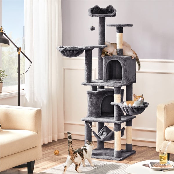 Grauer Katzenkratzbaum mit mehreren Ebenen, Körben, Höhlen und Katzen