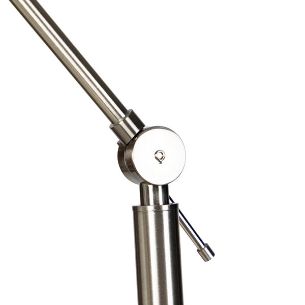 Detailansicht eines verstellbaren Gelenks aus Metall einer silberfarbenen Lampe.