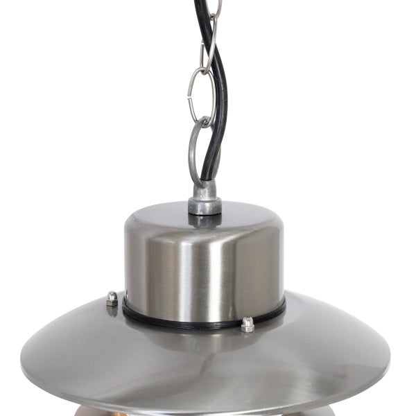 Detailansicht einer Pendelleuchte aus gebürstetem Metall mit Kettenaufhängung und schwarzem Kabel.