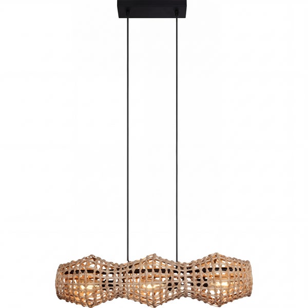 Dreiflammige Pendelleuchte mit einem gewebten Schirm aus Rattan und einer schwarzen Halterung.
