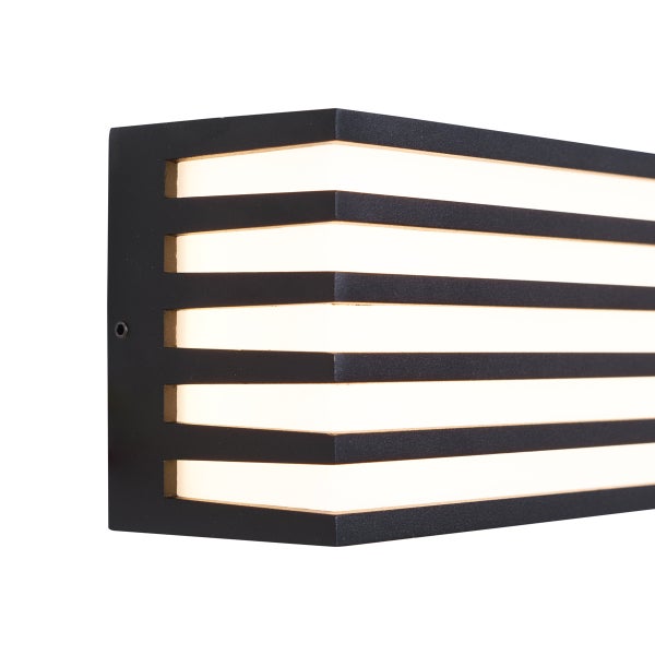 Moderne LED Außenwandleuchte in Anthrazit mit horizontalen Lamellen und warmweißem Licht.