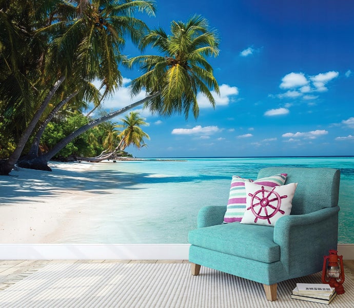 Fototapete mit Strandmotiv, Palmen, Meer und blauem Himmel im Hintergrund