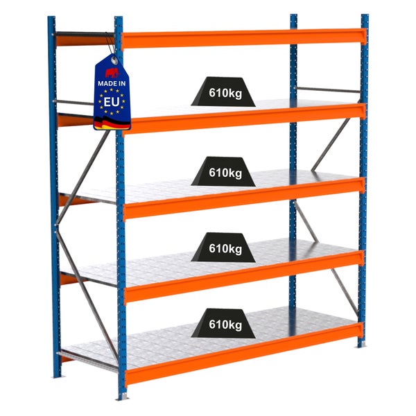 Lagerregal mit vier Ebenen und einer Traglast von 610 Kilogramm je Ebene. Auf dem Bild ist ein Made in EU Siegel zu sehen.