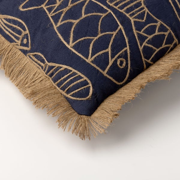 Dekokissen mit Fischmuster und Fransen