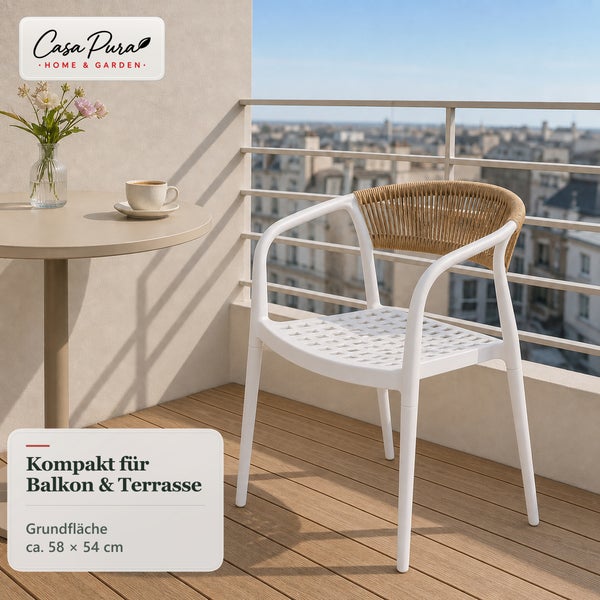 Ein moderner Balkonstuhl von Casa Pura auf einem Balkon mit Bistrotisch, geflochtener Rückenlehne und Sitzfläche mit Gittermuster.