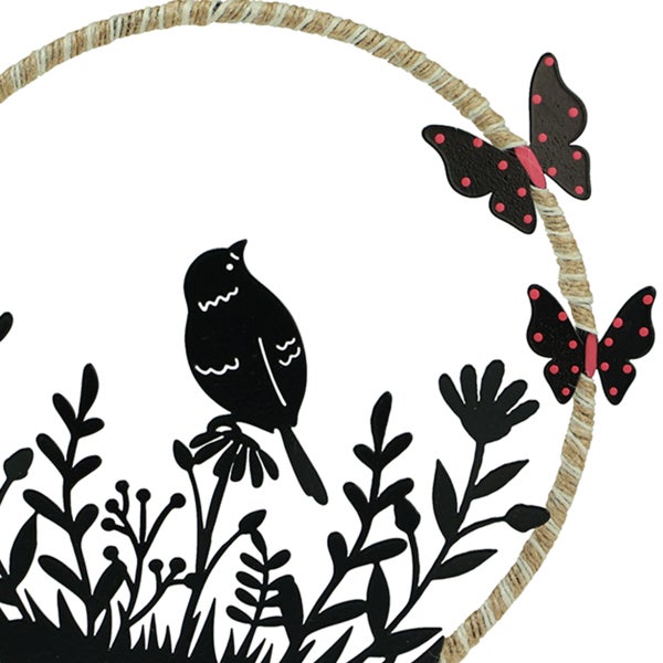 Dekoration mit Vogel, Schmetterlingen und Pflanzen in einem Seilrahmen