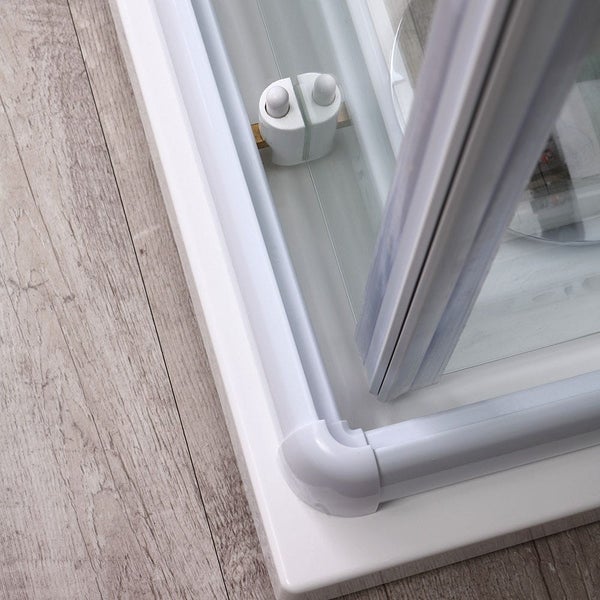 Detailansicht einer Duschkabine mit Glas und Beschlägen