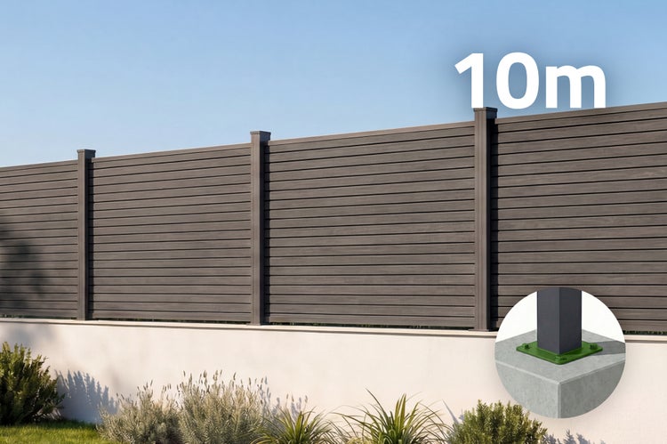 WPC Sichtschutzzaun mit einer Gesamtlänge von 10 Metern montiert auf einer Mauer inklusive Pfostenanker im Detail.