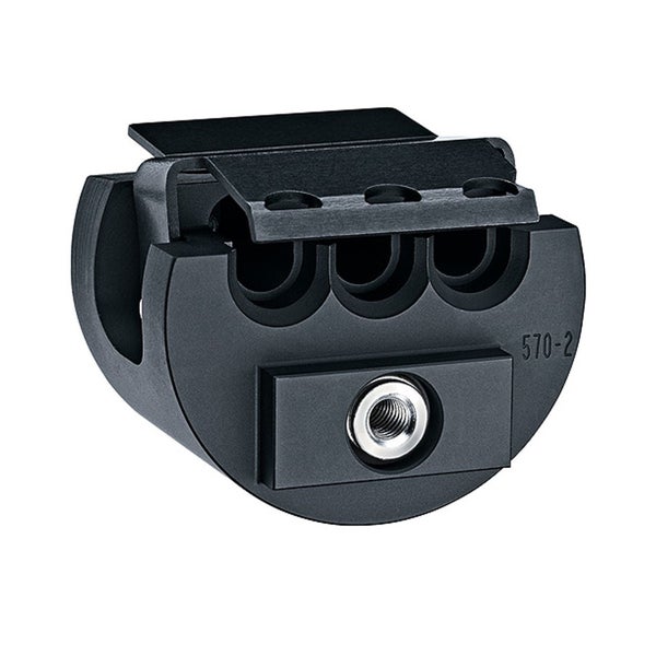 Kabeleinführung mit drei Löchern und Schraubgewinde