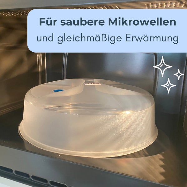 Mikrowellenhaube aus Kunststoff mit Entlüftungsventil in einer Mikrowelle für sauberes und gleichmäßiges Erwärmen.