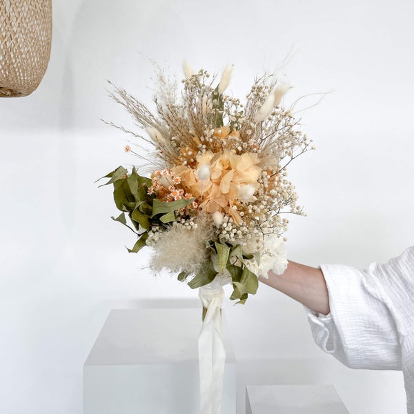 Apricot Dreams: Der Unvergessliche Hortensien-Brautstrauß aus Trockenblumen