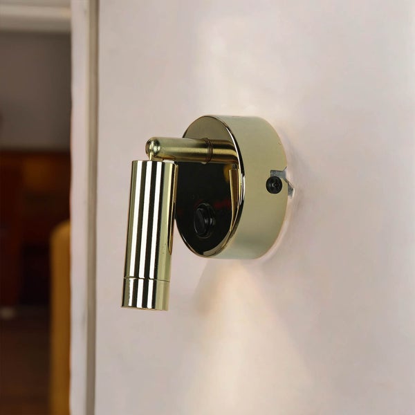 Goldene Wandleuchte zur Wandmontage