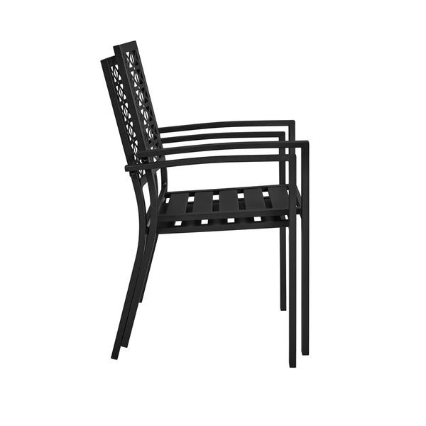 Zwei Gartenstühle aus Metall mit Armlehnen gestapelt