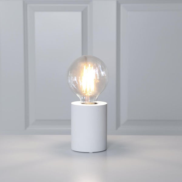 Tischleuchte mit runder Glühbirne auf zylindrischem Sockel