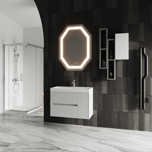 Möbelset für das Badezimmer in weiß geriffelt und Led Lichtspiegel | Cortina