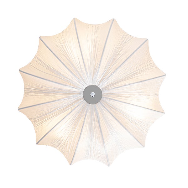 Deckenleuchte mit weißem plissiertem Textilschirm in Sternform und runder Metallbefestigung in der Mitte.