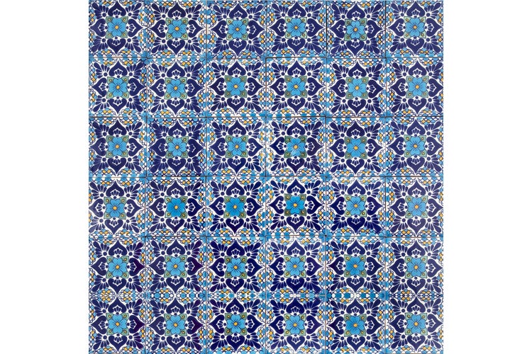 Fliesen mit blauem Blumenmuster