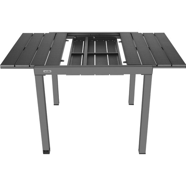 Ausziehbarer Gartentisch von tectake mit Aluminiumrahmen und Lamellen-Tischplatte. Der Tisch ist mit offenem Auszug dargestellt.