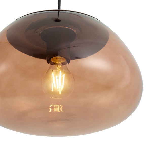 Moderne Pendelleuchte mit einer kuppelförmigen Glasleuchte und integrierter LED Glühbirne