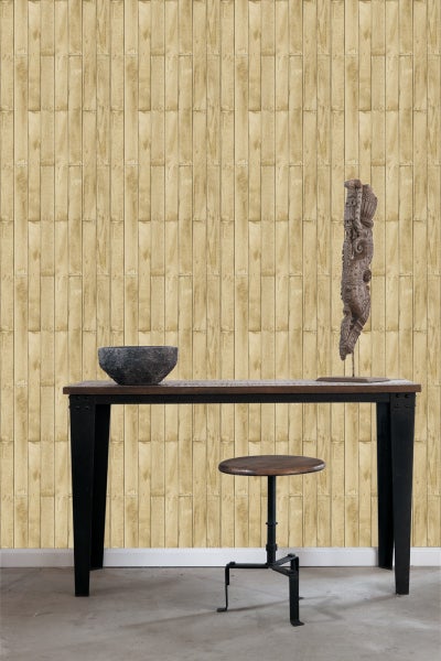 Holzpaneel Tapete mit Tisch, Dekoration und Hocker im Raum