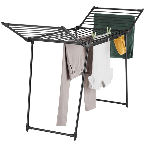 Wäscheständer mit Wäsche zum Trocknen