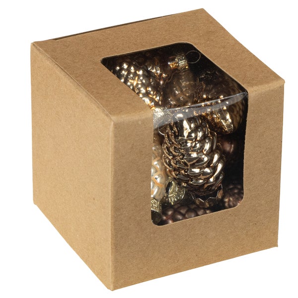 Karton mit goldenen Zapfen für die Weihnachtsdekoration