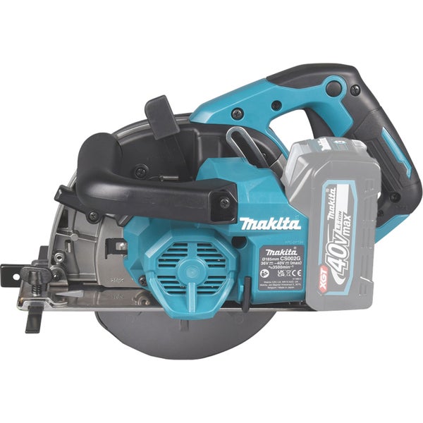 Makita Akku-Metallhandkreissäge mit 40 Volt Akku, Sägeblattdurchmesser 185 Millimeter.