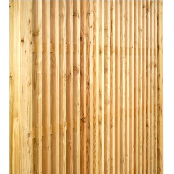 Holzfassade mit vertikalen Lamellen