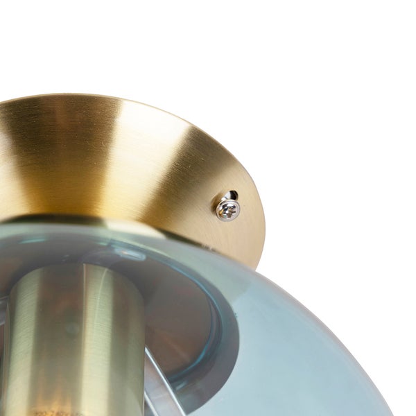 Detailaufnahme einer Deckenleuchte mit Glasschirm