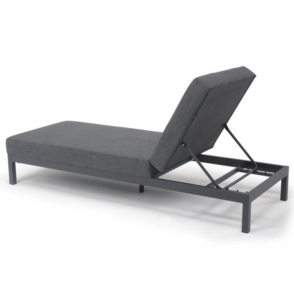 Moderne Gartenliege mit verstellbarer Rückenlehne, anthrazitfarbenem Aluminiumrahmen und gepolsterter grauer Auflage.