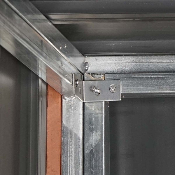 Detailansicht eines Metallrahmens mit Eckverbinder und Schrauben