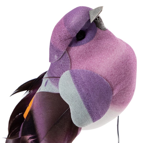 Dekorationsvogel in Violett und Grau mit beflockter Oberfläche, echten Federn und Draht zum Befestigen.