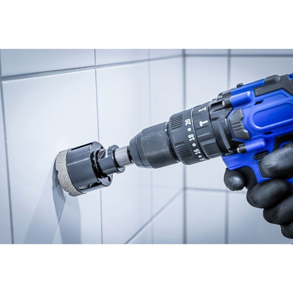 Gelbe Warnschutzjacke mit abnehmbarer Kapuze, Brusttasche, thermofixierten Reflexstreifen, robustem YKK Frontreißverschluss mit Patte und herausnehmbarem Futter