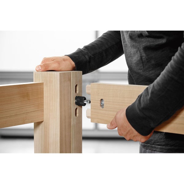 Verbindung von Holzelementen mit Beschlägen