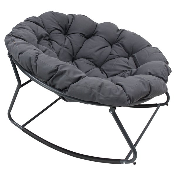 Papasan-Schaukelstuhl mit gestepptem anthrazitfarbenem Polster und dunkelgrauem Metallgestell.