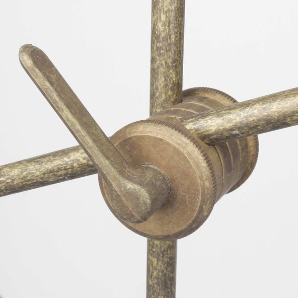 Detailansicht einer Stativklemme mit Griff zum Feststellen