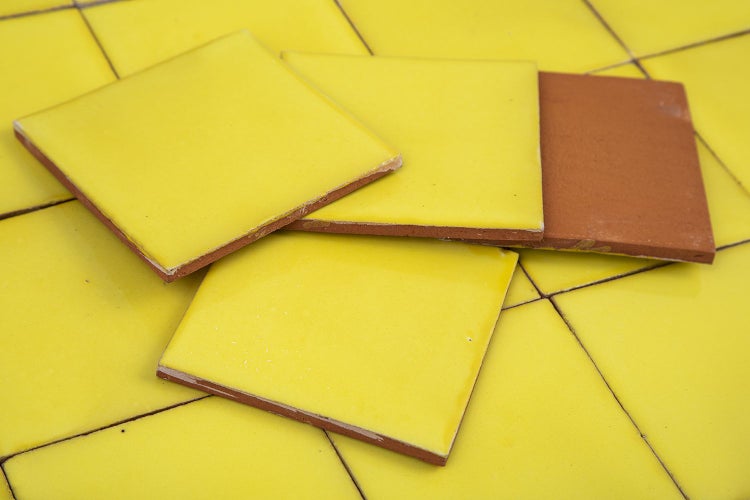 Quadratische Keramikfliesen