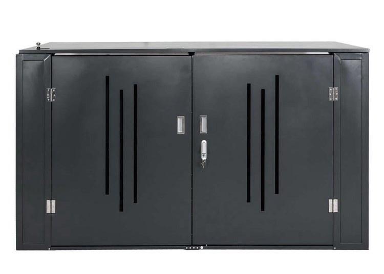 Mülltonnenbox aus Metall in Anthrazit mit zwei Türen, vertikalen Zierschlitzen und Schloss inklusive Schlüssel.