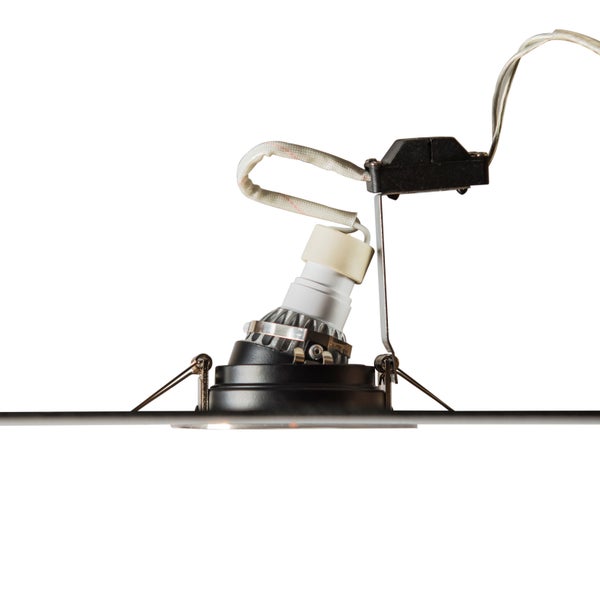 LED-Einbaustrahler in Schwarz, Seitenansicht mit Montagefedern, Fassung und Kabelanschluss.