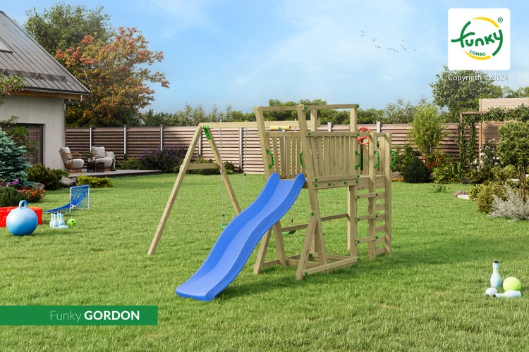 Spielturm Funky GORDON aus Holz mit blauer Rutsche, Schaukel und Kletterpodest in einem hellen, geräumigen Garten.