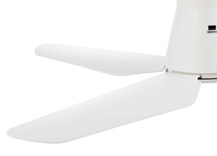 Deckenventilator mit drei Ventilatorflügeln und Umschalter für Sommer und Winterbetrieb