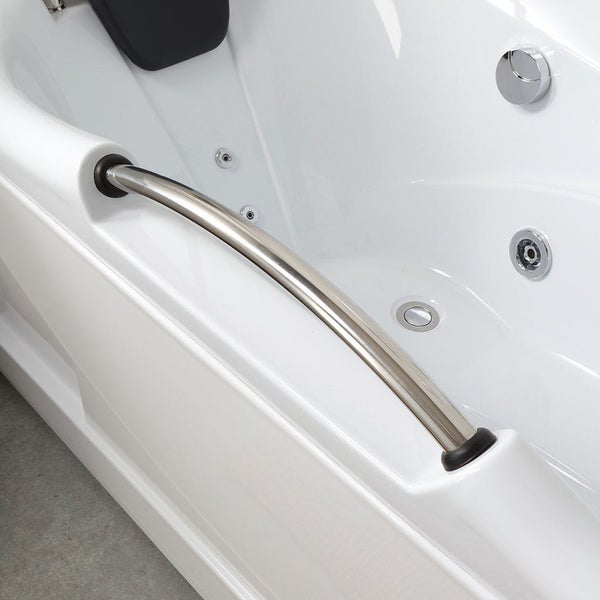 Detailansicht eines weißen Whirlpools mit Haltegriff aus Metall