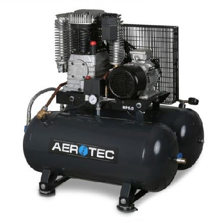 Aerotec Druckluftkompressor mit zwei Kesseln und leistungsstarkem Motor auf einem stabilen Metallgestell montiert.